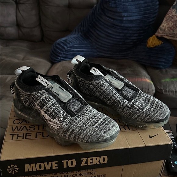 Nike Air Vapormax Sneakers - Picture 1 of 3